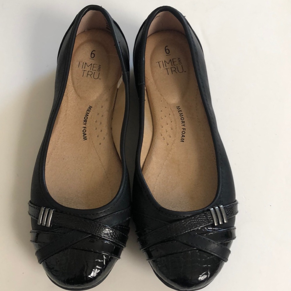 Comfy black flats